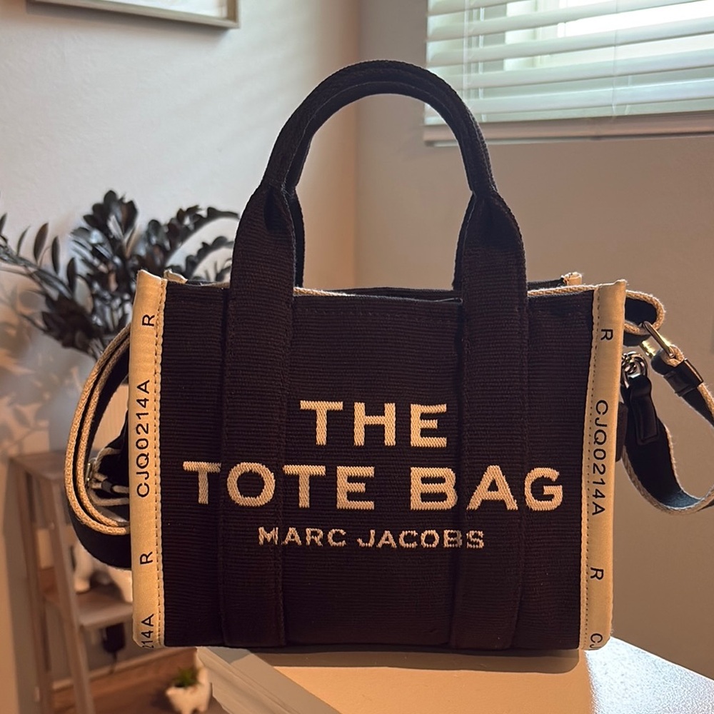 SALE ! 🚨Marc Jacobs - THE JACQUARD SMALL TOTE BAG